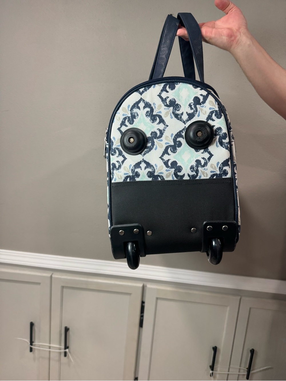 Thirty One Wheels Up Roller Bag Fab Flourish - Picture 3 of 9